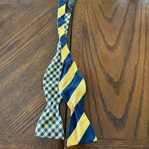 Saddlebred navy and gold adjustable bow tie